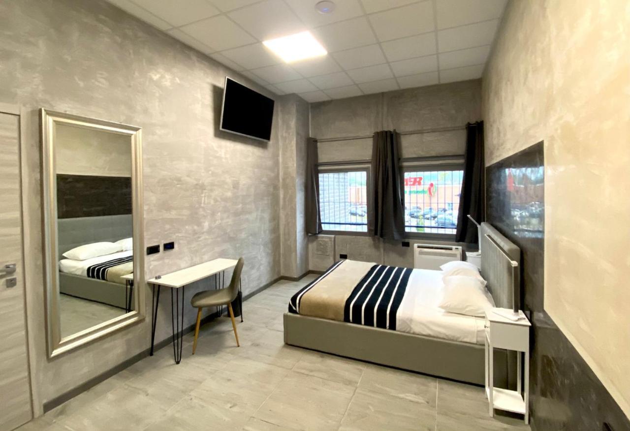 Hotel Tech Брембате Экстерьер фото