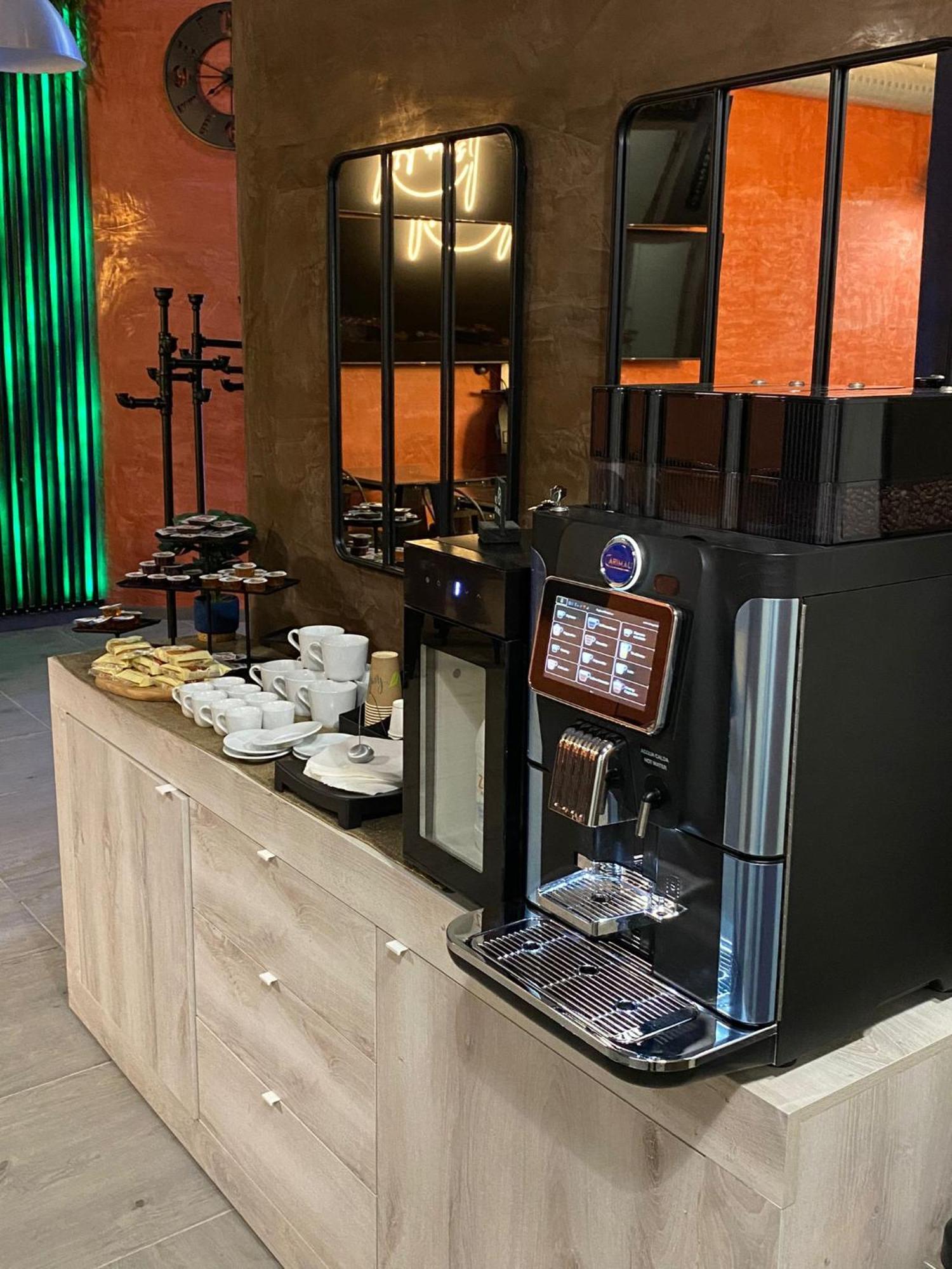 Hotel Tech Брембате Экстерьер фото