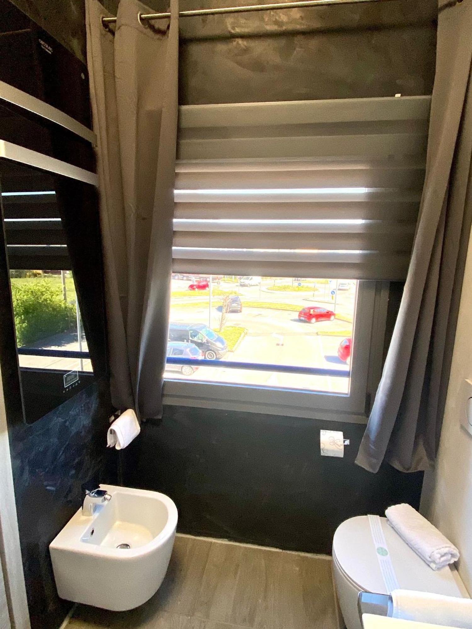 Hotel Tech Брембате Экстерьер фото