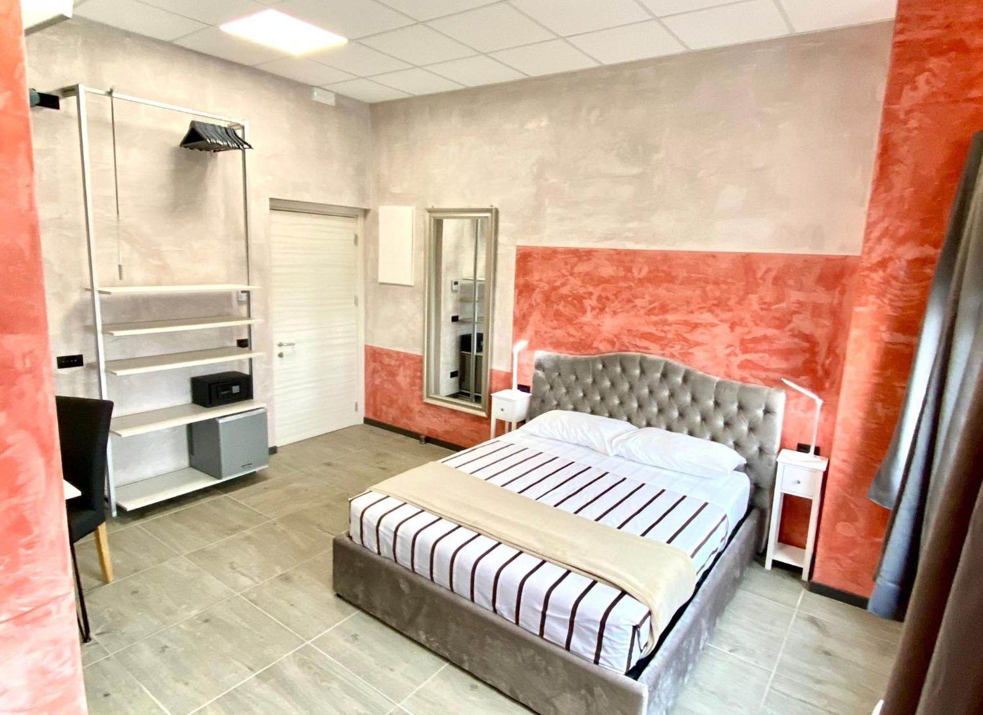 Hotel Tech Брембате Экстерьер фото